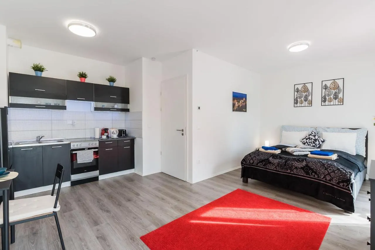 New Blue Danube Apartment With Balcony And Parking Βουδαπέστη
