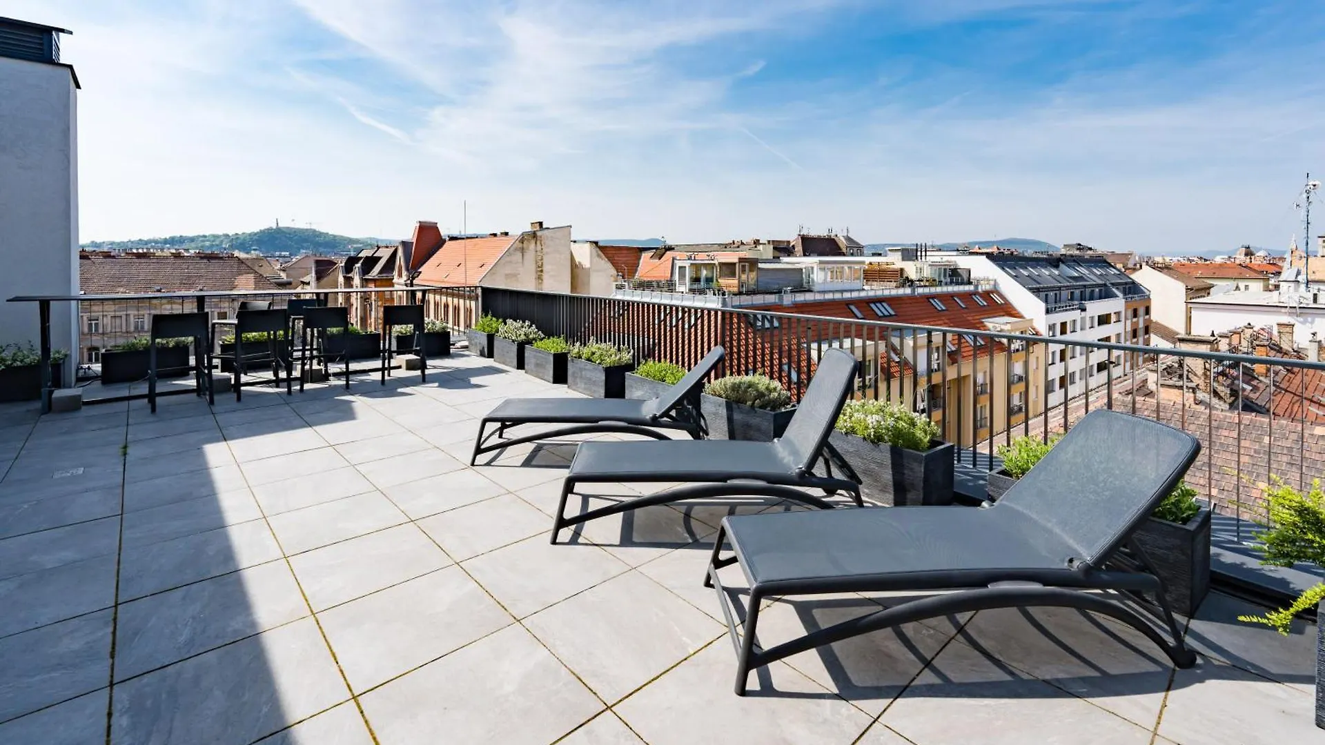 New Blue Danube Apartment With Balcony And Parking Βουδαπέστη