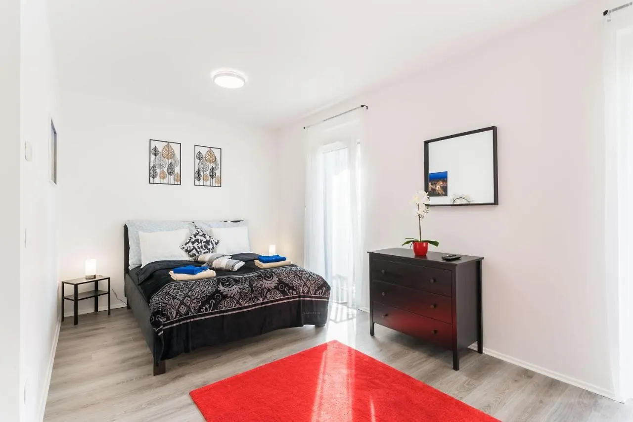 New Blue Danube Apartment With Balcony And Parking contacts